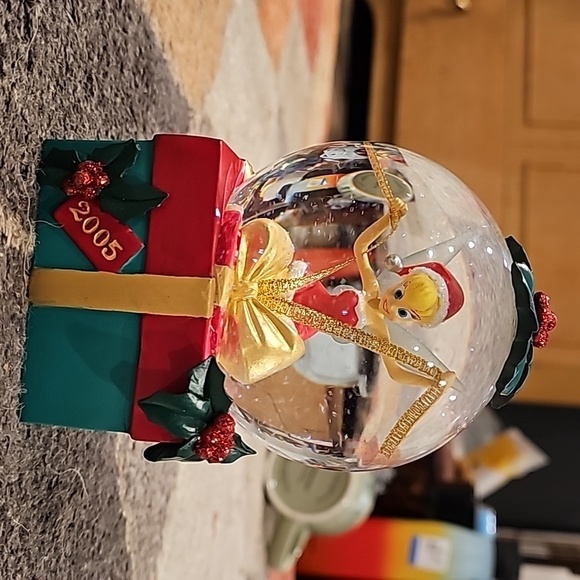 Vintage 2005 Tinker Bell Christmas Snow Globe - Picture 2 of 2